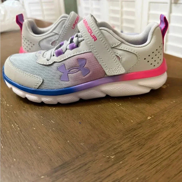 Under Armour Girl’s Tennis Shoes - Picture 14 of 15